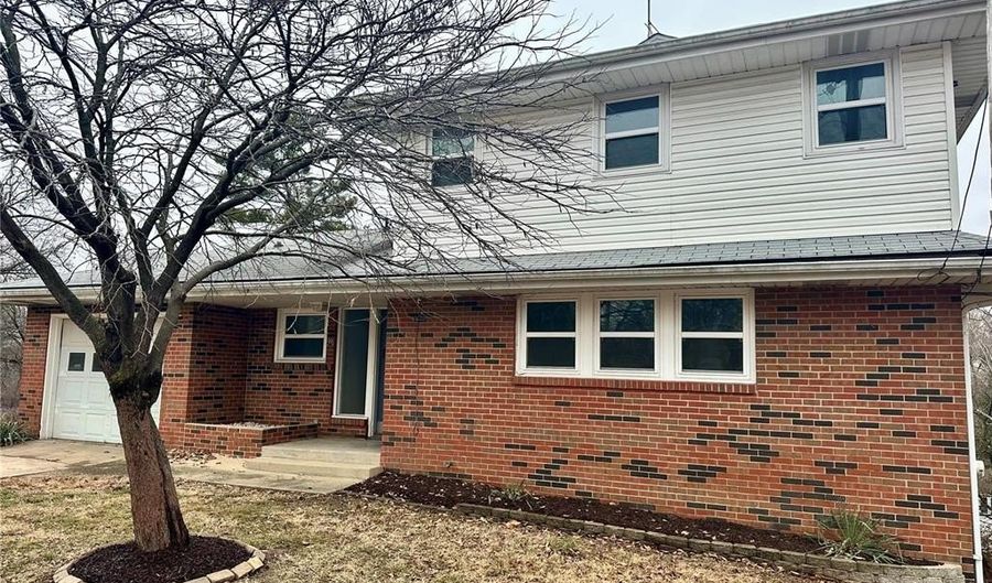 30 W Marietta Pl, Alton, IL 62002 - 3 Beds, 3 Bath