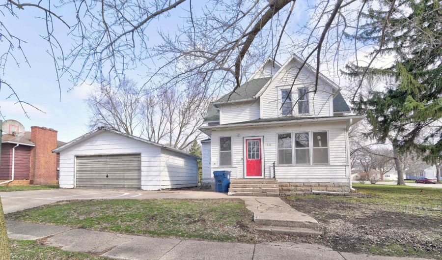 910 2nd Ave, Armstrong, IA 50514 - 4 Beds, 2 Bath