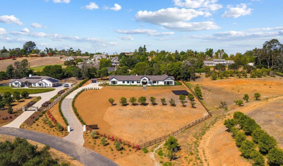 5120 Creek Oak Dr, Fallbrook, CA 92028 - 4 Beds, 4 Bath