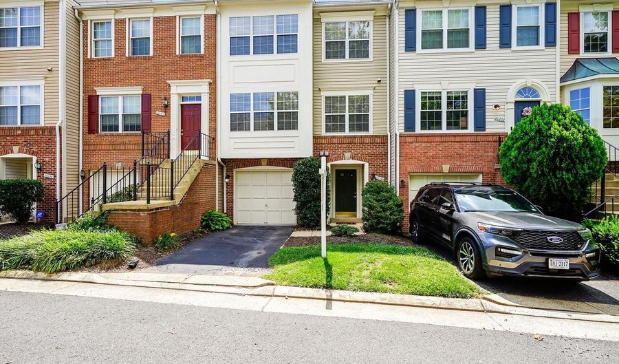 20198 BROOKVIEW Sq, Ashburn, VA 20147 - 3 Beds, 4 Bath