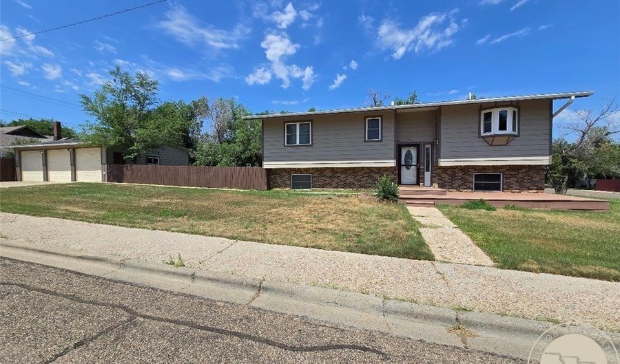 309 W Kewanee Ave, Baker, MT 59313 - 5 Beds, 2 Bath
