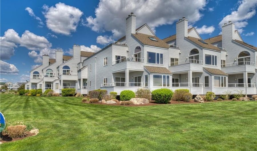 204 BELLEVUE Ct 204, Narragansett, RI 02882 - 2 Beds, 2 Bath