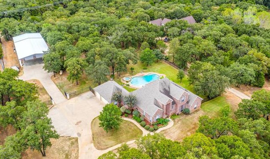 8008 Walnut Dr, Alvarado, TX 76009 - 3 Beds, 3 Bath