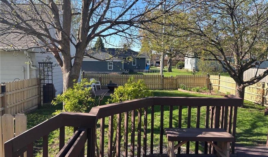 302 W Douglas St, Arlington, MN 55307 - 2 Beds, 2 Bath