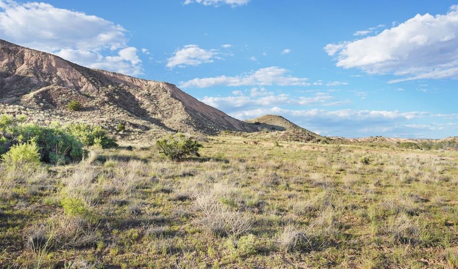 21 Canjilon St, Abiquiu, NM 87510 - 2 Beds, 2 Bath