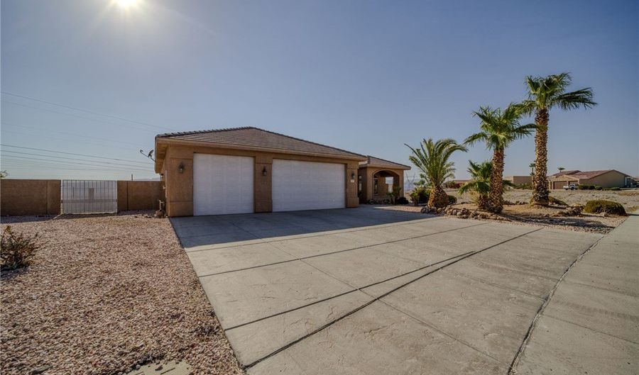 1009 Heritage Dr, Bullhead City, AZ 86429 - 3 Beds, 2 Bath