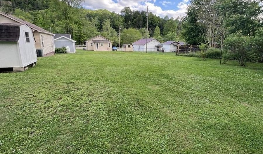 369 Highway 522, Baxter, KY 40806 - 2 Beds, 1 Bath