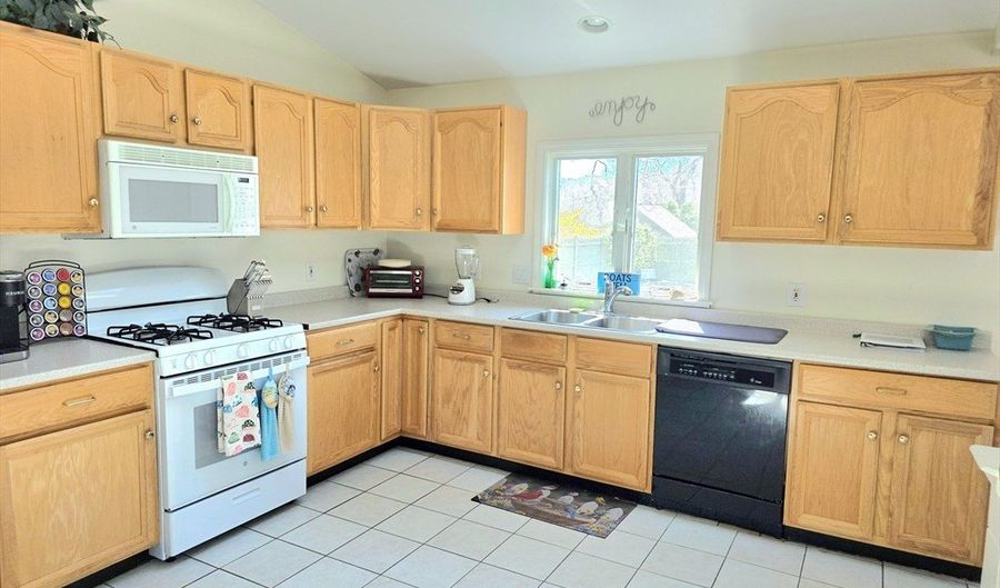 169 Gosnold St, Barnstable, MA 02601 - 5 Beds, 3 Bath