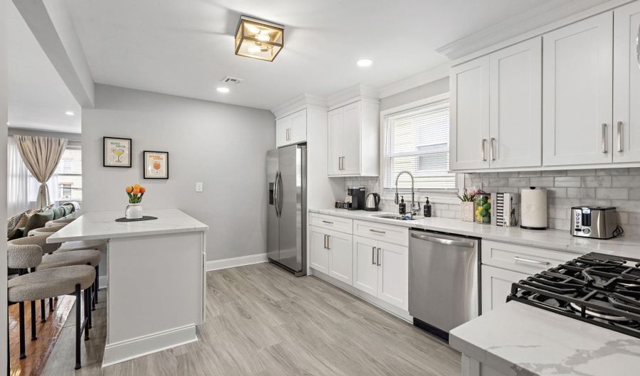728 KENNEDY Blvd 2, Bayonne, NJ 07002 - 3 Beds, 2 Bath
