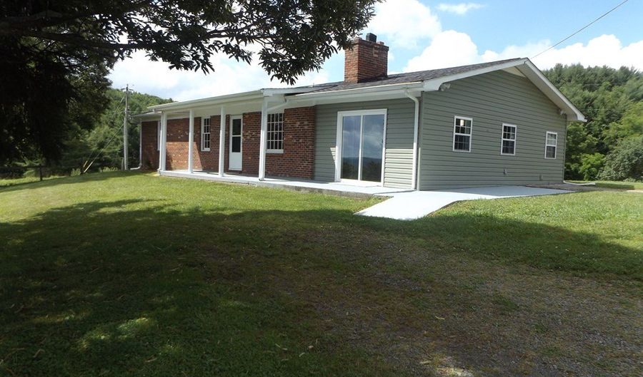 242 Country Rd, Austinville, VA 24312 - 3 Beds, 3 Bath
