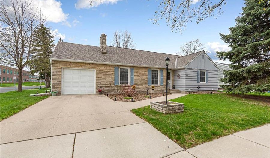 302 W Douglas St, Arlington, MN 55307 - 2 Beds, 2 Bath