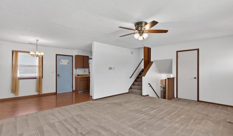 201 22nd Ave SW, Altoona, IA 50009 - 3 Beds, 2 Bath