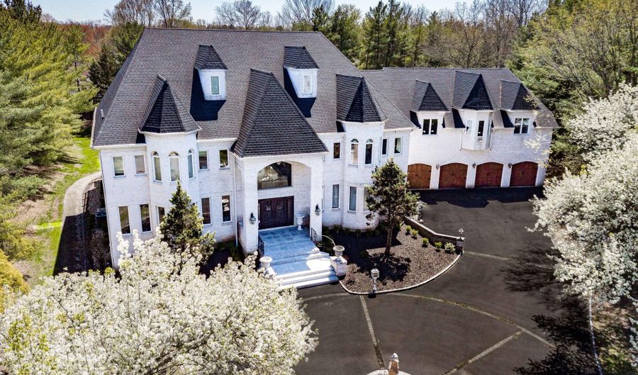 832 PARADISE Dr, Ambler, PA 19002 - 6 Beds, 9 Bath