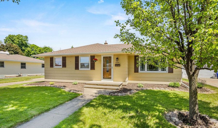 2700 N LILLIAN Ct, Appleton, WI 54911 - 3 Beds, 1 Bath