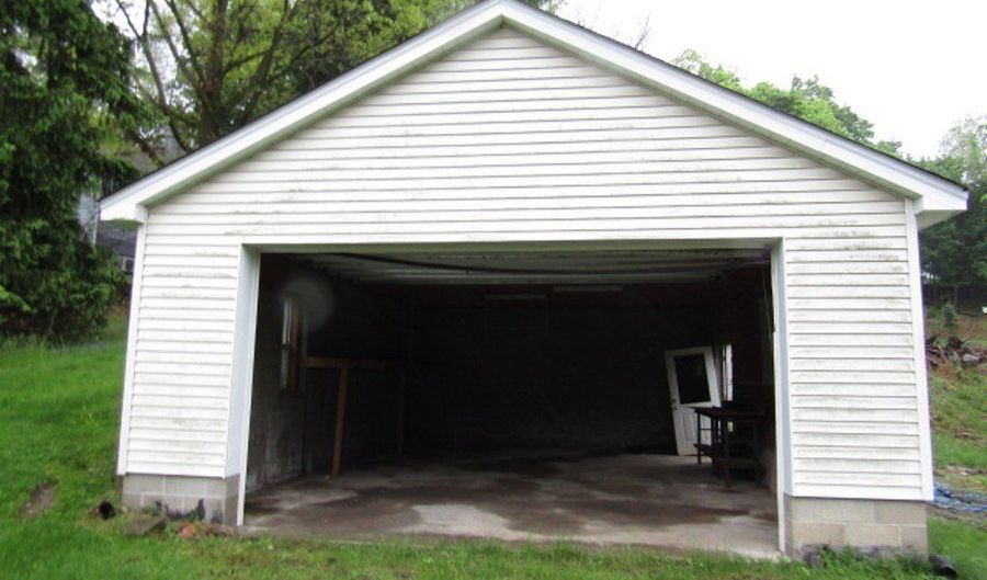 241 Weber Rd, Aleppo, PA 15143 - 2 Beds, 1 Bath