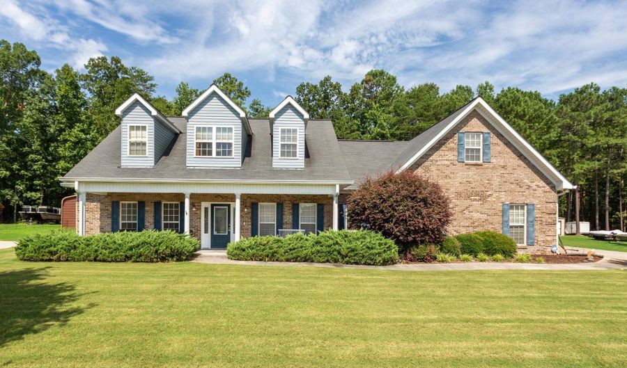 135 JUSTICE Dr, Anniston, AL 36207 - 4 Beds, 3 Bath