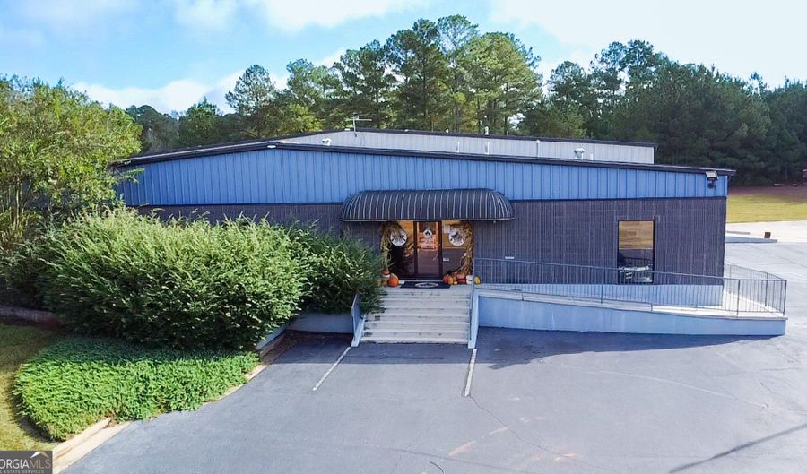 282 Veterans Pkwy, Barnesville, GA 30204 - 0 Beds, 0 Bath