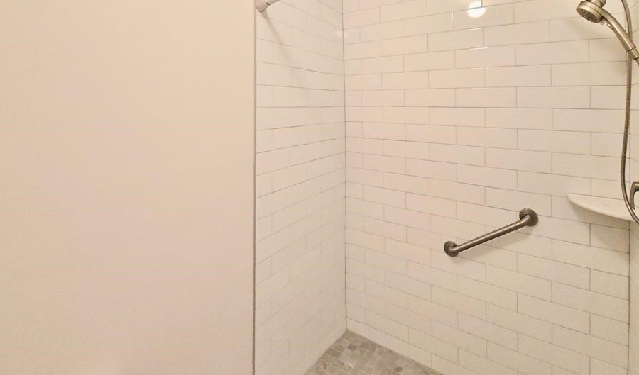 574 A Ave E 2, Bayonne, NJ 07002 - 2 Beds, 1 Bath