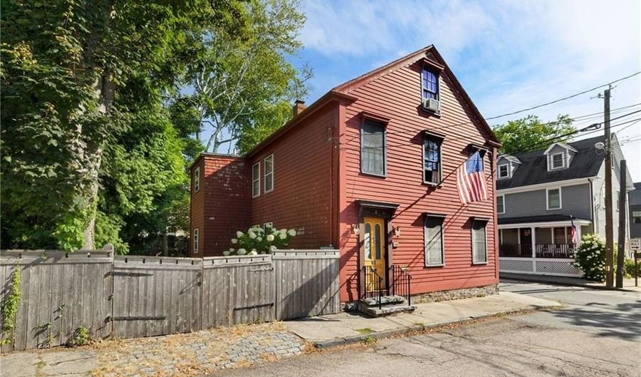 23 Willow St, Newport, RI 02840 - 5 Beds, 3 Bath