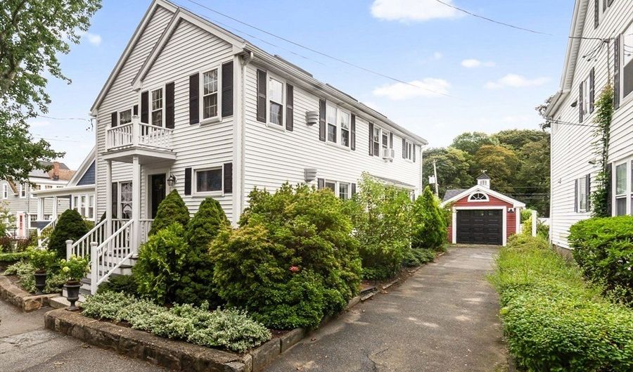 27 High St 1, Beverly, MA 01915 - 2 Beds, 2 Bath