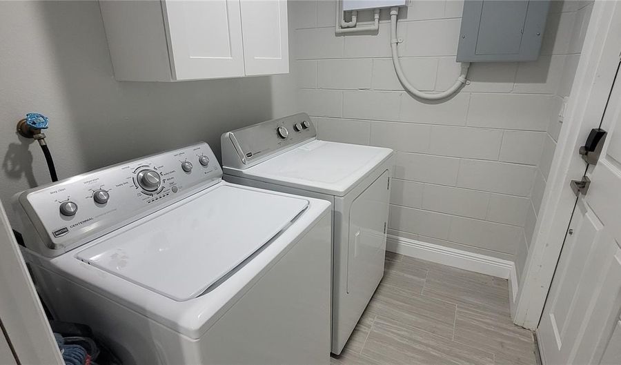 694 DOUGLAS Ave, Altamonte Springs, FL 32714 - 3 Beds, 2 Bath