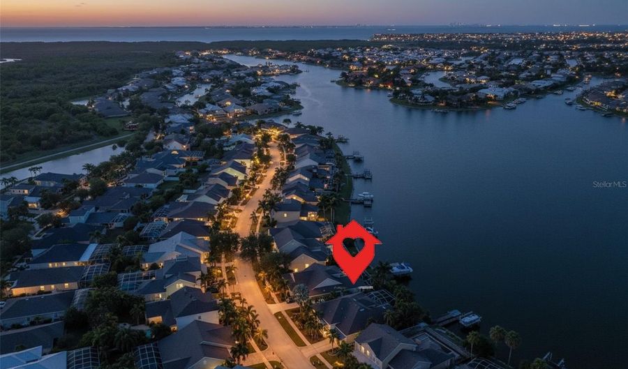 5229 BRIGHTON SHORE Dr, Apollo Beach, FL 33572 - 4 Beds, 5 Bath