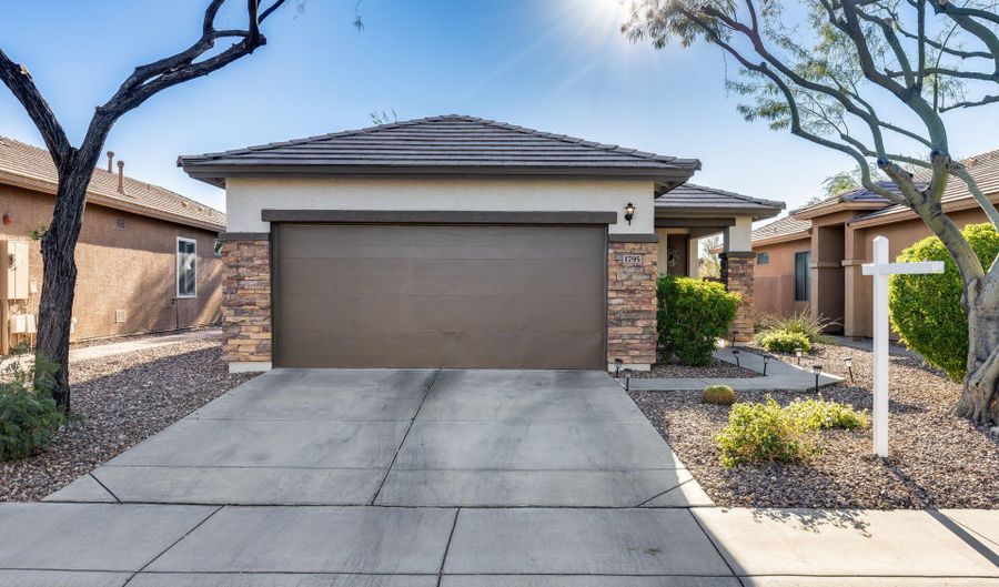1795 W MORSE Dr, Anthem, AZ 85086 - 2 Beds, 2 Bath