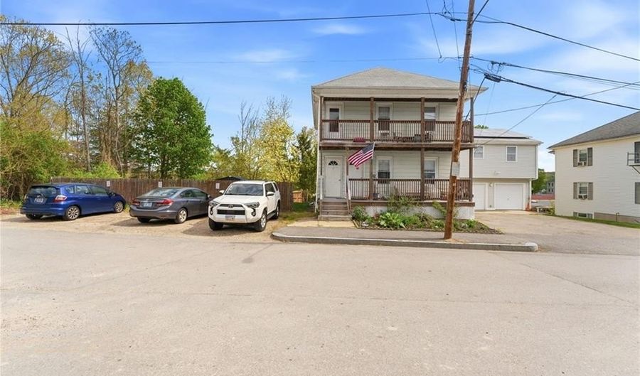 167 Central St, Lincoln, RI 02838 - 5 Beds, 3 Bath