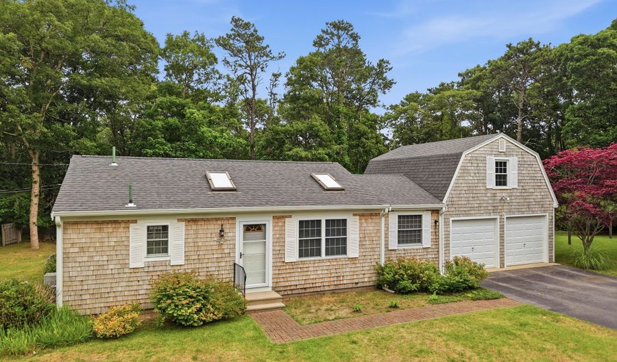40 Cape Cod Ln, Barnstable, MA 02630 - 2 Beds, 2 Bath