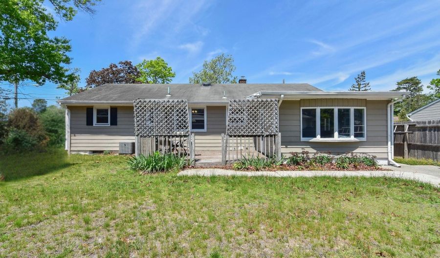 653 Ship Ave, Beachwood, NJ 08722 - 3 Beds, 2 Bath