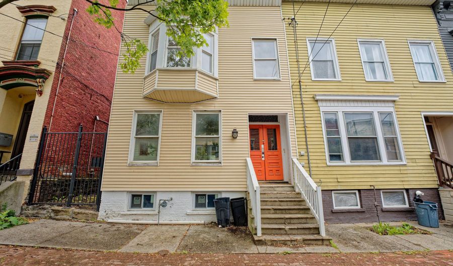 135 4th Ave, Albany, NY 12202 - 5 Beds, 2 Bath