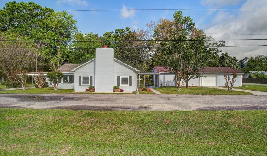 2164 N Hwy 17a, Bonneau, SC 29431 - 4 Beds, 4 Bath