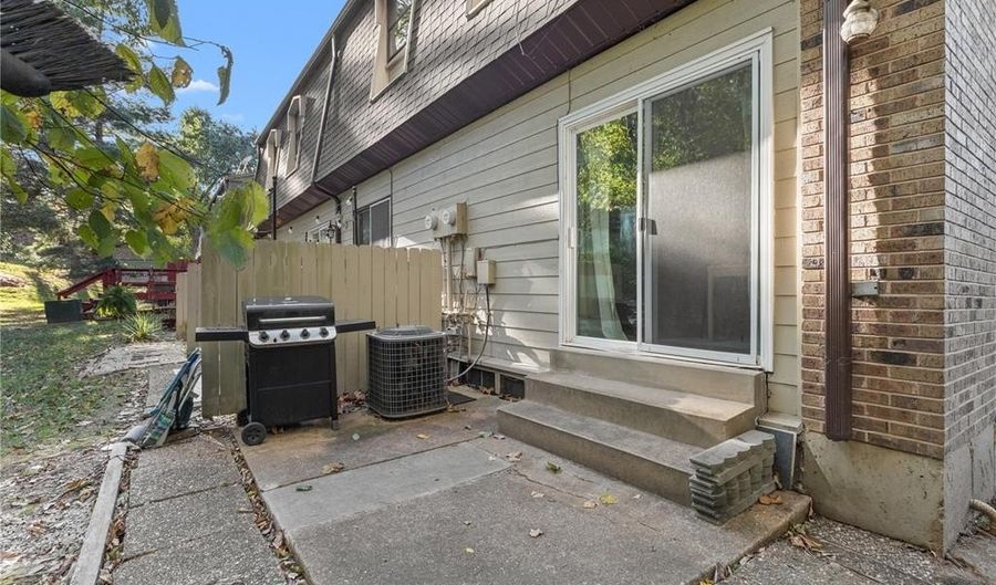 1220 Wicklow Rd J, Ballwin, MO 63021 - 2 Beds, 2 Bath