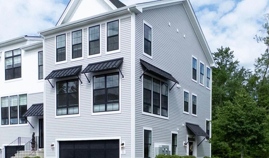 25 Brentwood Cir 25, Danbury, CT 06810 - 4 Beds, 4 Bath