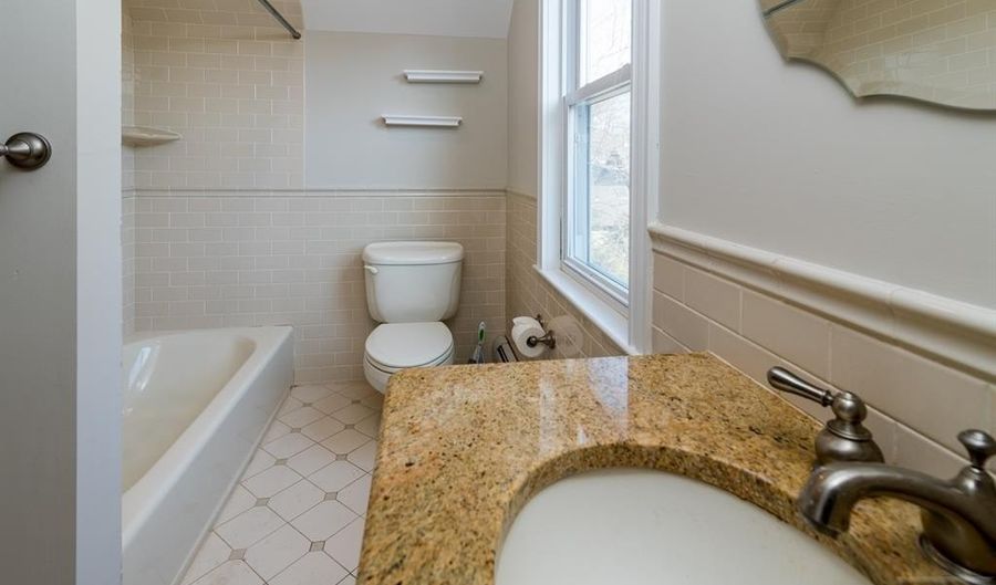 130 Franklin Tpke, Allendale, NJ 07401 - 3 Beds, 2 Bath