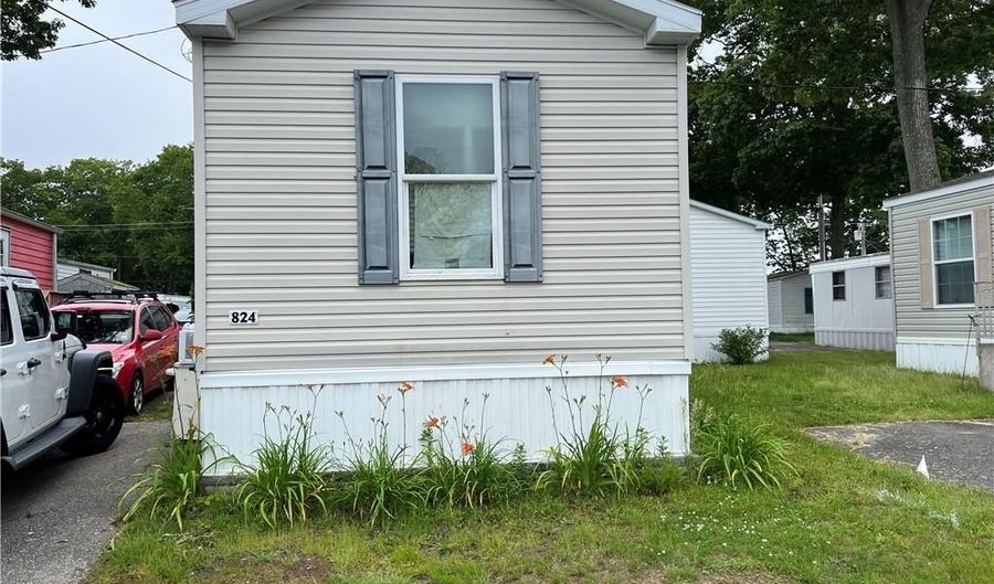 824 Forest Park Ave, Middletown, RI 02842 - 1 Beds, 1 Bath