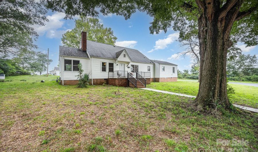 593 Washington Ln, Albemarle, NC 28001 - 4 Beds, 2 Bath