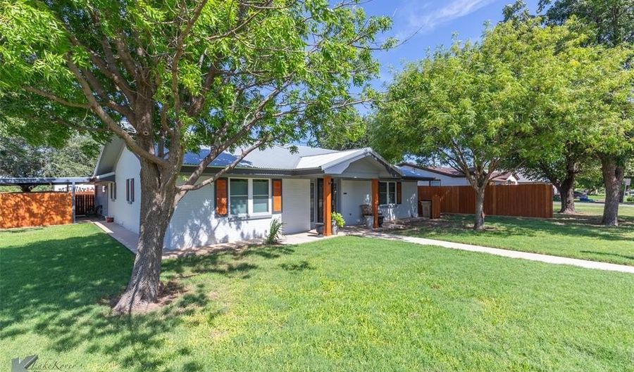 1332 Avenue L, Anson, TX 79501 - 3 Beds, 2 Bath