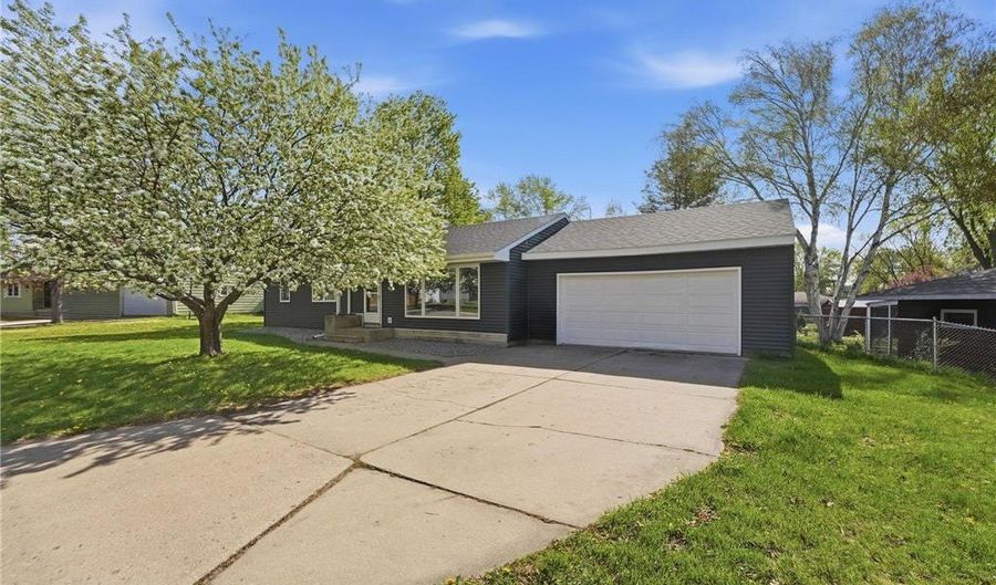 205 Victoria Dr, Alexandria, MN 56308 - 3 Beds, 2 Bath