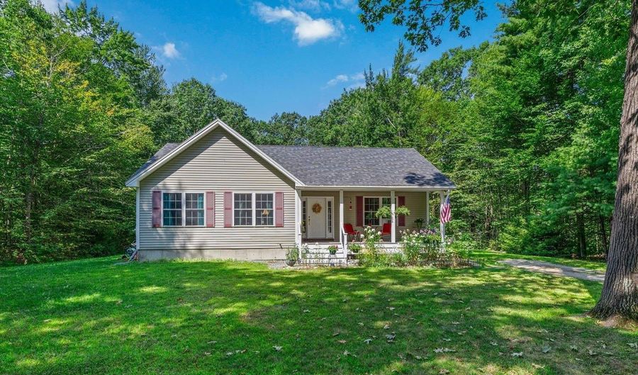5 Pinehurst Dr, Bennington, NH 03442 - 3 Beds, 1 Bath