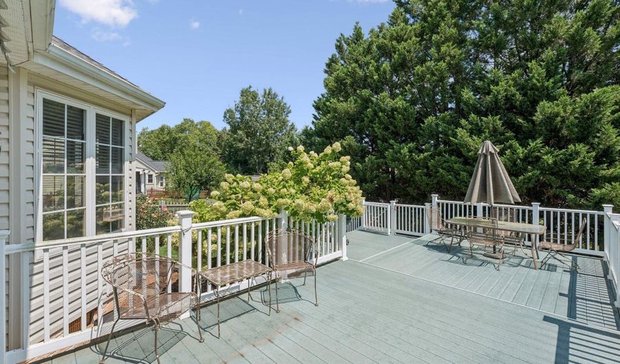 43949 BRUCETON MILLS Cir, Ashburn, VA 20147 - 4 Beds, 4 Bath
