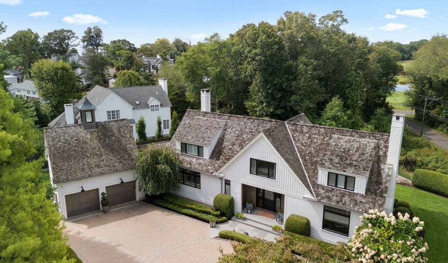 8 Gaylea Dr, Branford, CT 06405 - 5 Beds, 6 Bath