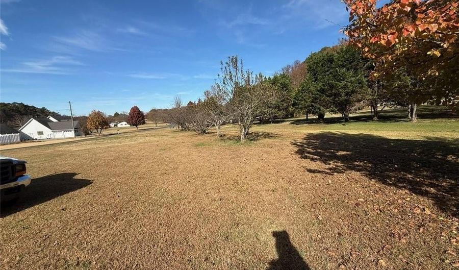 770 Johnson Lake Rd SE, Adairsville, GA 30103 - 3 Beds, 2 Bath