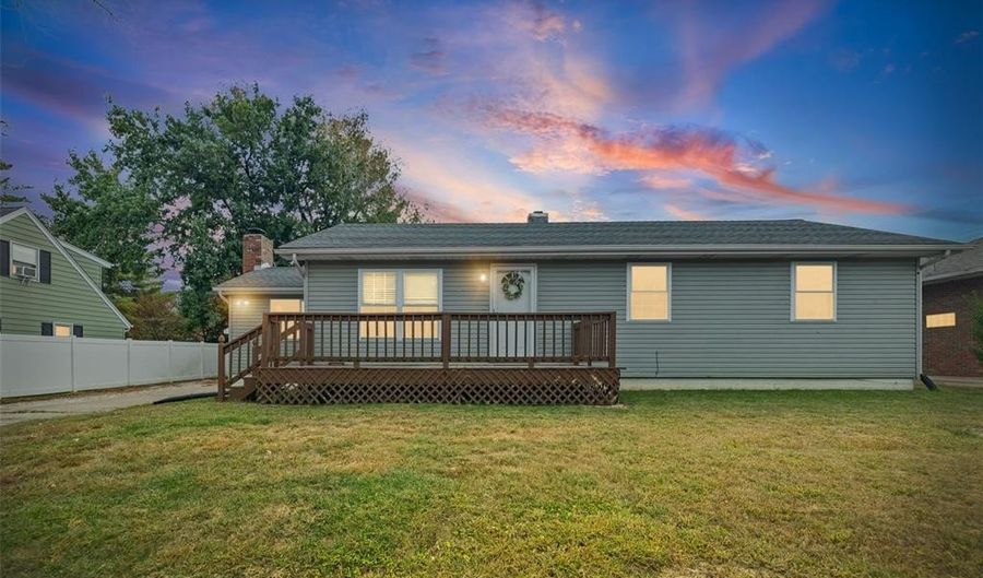 2405 Woodcrest Dr, Alton, IL 62002 - 3 Beds, 1 Bath