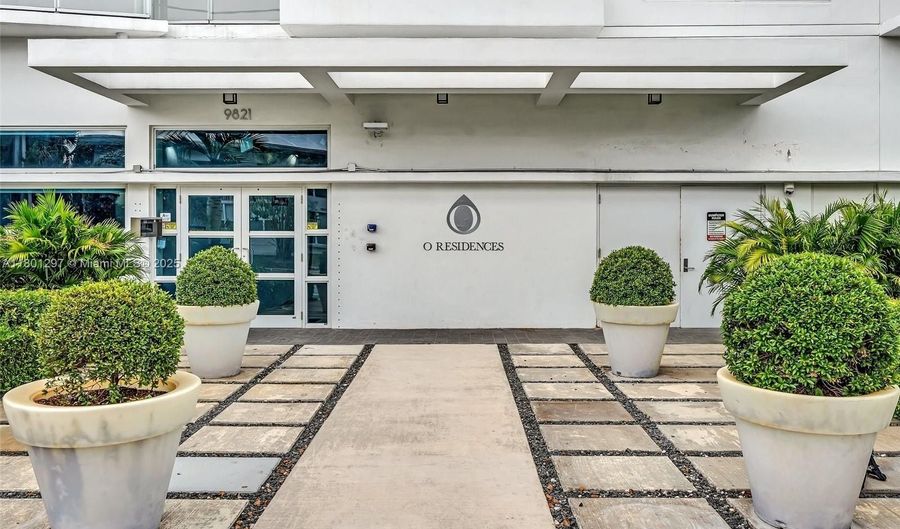9821 E Bay Harbor Dr 302, Bay Harbor Islands, FL 33154 - 2 Beds, 2 Bath
