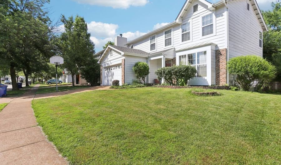 1439 Greenfield Crossing Ct, Ballwin, MO 63021 - 4 Beds, 3 Bath