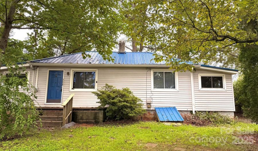26 Dogwood Ct, Asheville, NC 28805 - 3 Beds, 1 Bath