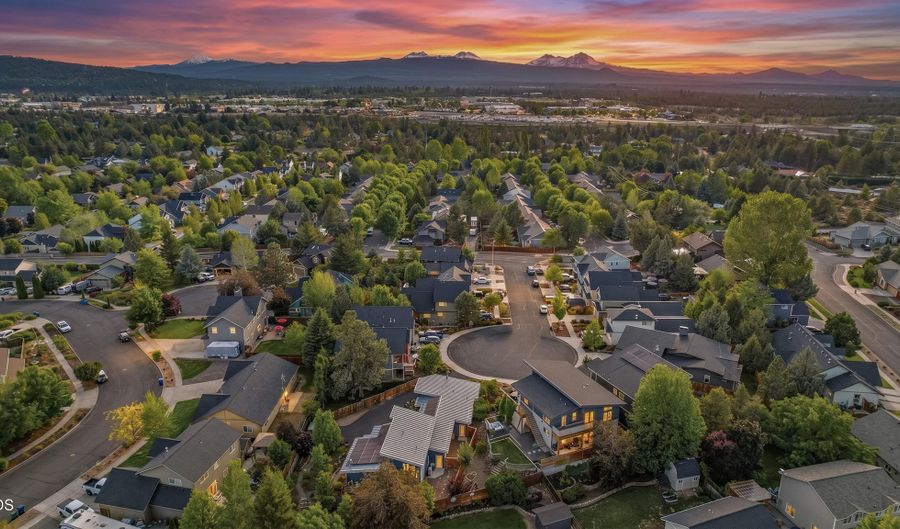 20767 NE Angora Ct, Bend, OR 97701 - 4 Beds, 4 Bath