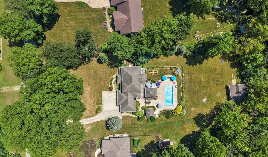 48261 Rice Rd, Amherst, OH 44001 - 3 Beds, 4 Bath
