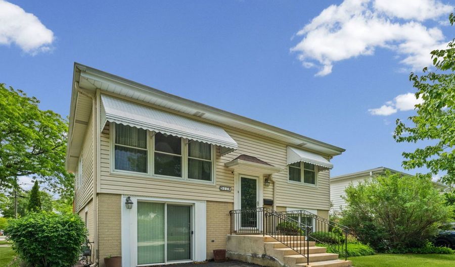 311 W Cypress St, Arlington Heights, IL 60005 - 4 Beds, 2 Bath